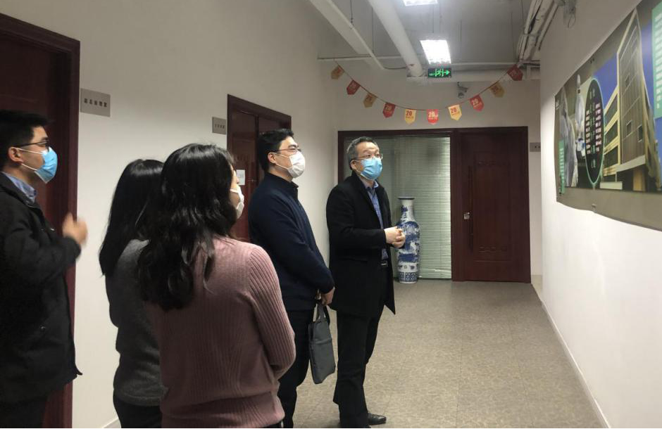 上海市市委組(zu)織(zhi)部到(dao)百傲調研(yan)黨建咊抗疫工作